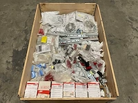 Partij installatiemateriaal - afbeelding 1 van  3