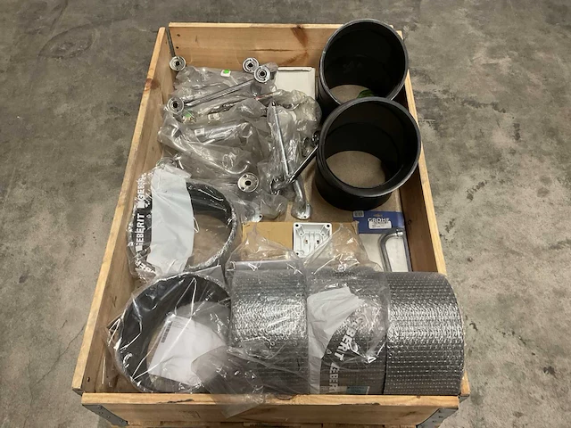 Partij installatiemateriaal - afbeelding 1 van  3