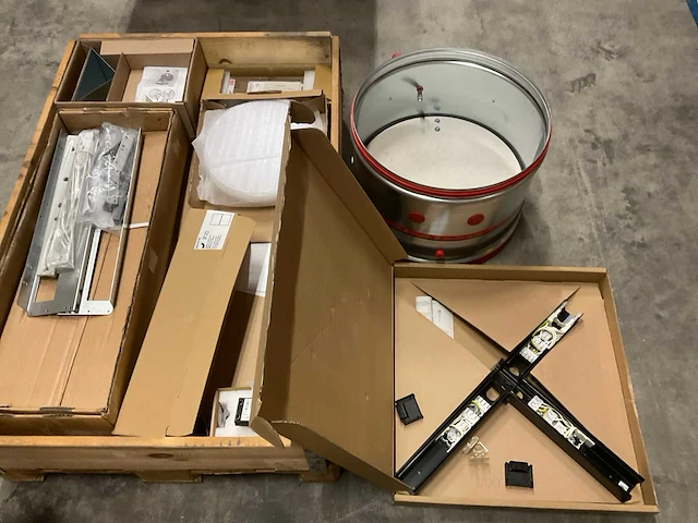 Partij installatiemateriaal - afbeelding 1 van  5