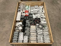 Partij installatiemateriaal - afbeelding 1 van  3