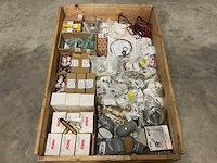 Partij installatiemateriaal - afbeelding 1 van  9