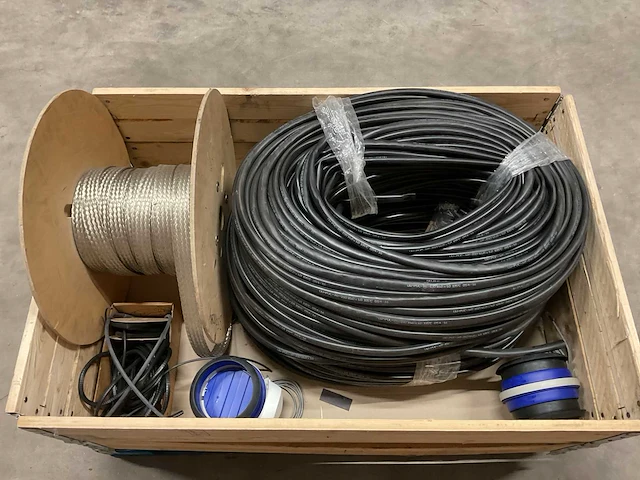 Partij installatiemateriaal - afbeelding 1 van  5