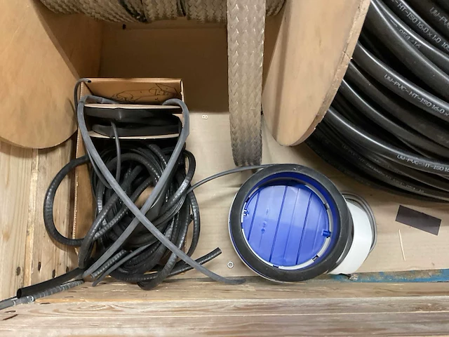 Partij installatiemateriaal - afbeelding 3 van  5