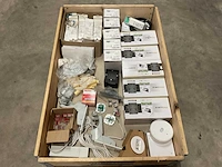 Partij installatiemateriaal - afbeelding 1 van  3