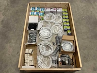 Partij installatiemateriaal - afbeelding 1 van  3