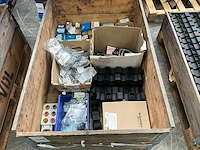 Partij installatiemateriaal - afbeelding 1 van  6