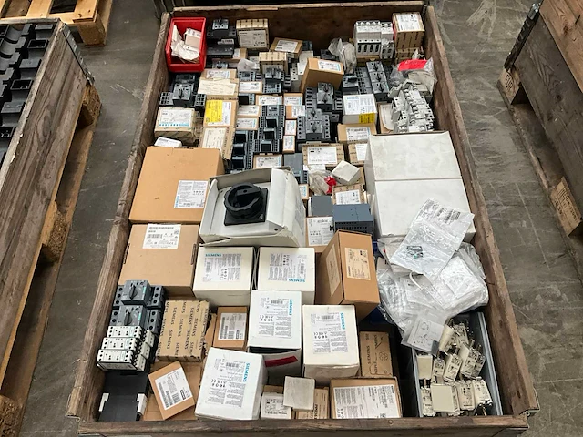 Partij installatiemateriaal - afbeelding 1 van  7