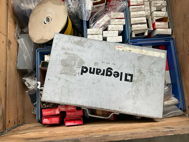 Partij installatiemateriaal - afbeelding 2 van  7