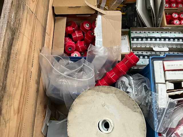 Partij installatiemateriaal - afbeelding 5 van  7