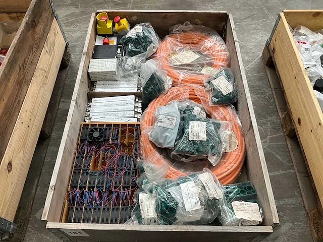 Partij installatiemateriaal - afbeelding 1 van  7