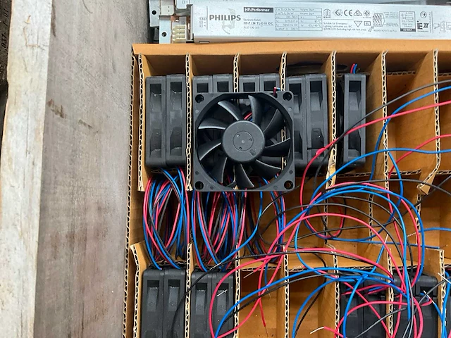 Partij installatiemateriaal - afbeelding 2 van  7