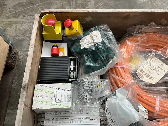 Partij installatiemateriaal - afbeelding 4 van  7