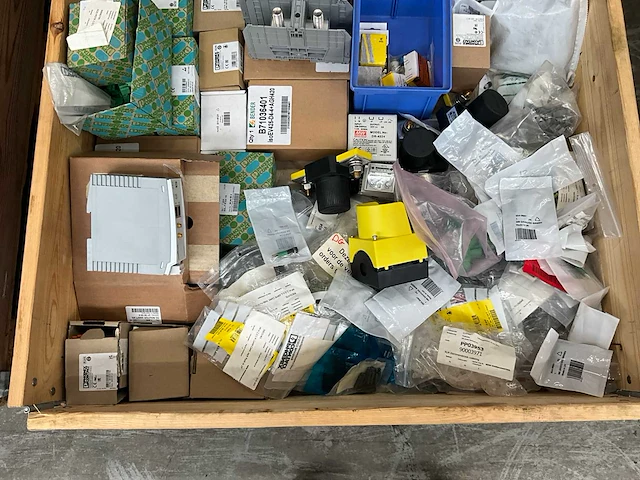 Partij installatiemateriaal - afbeelding 4 van  4