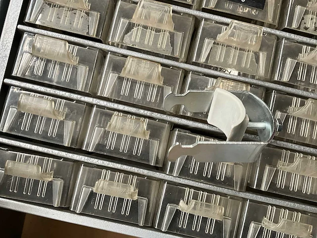 Partij installatiemateriaal - afbeelding 2 van  10