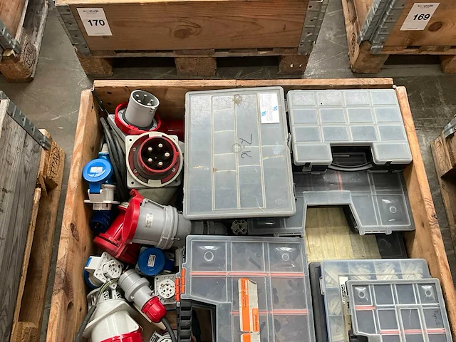 Partij installatiemateriaal - afbeelding 4 van  4