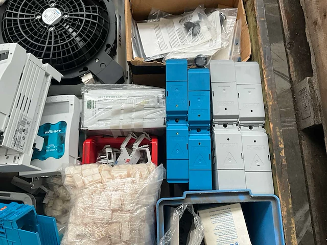 Partij installatiemateriaal - afbeelding 2 van  10
