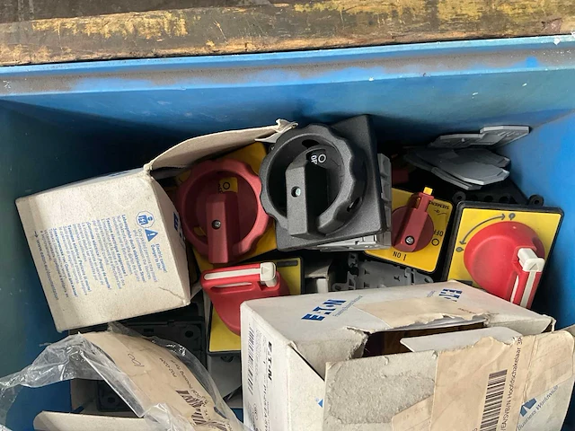 Partij installatiemateriaal - afbeelding 4 van  10