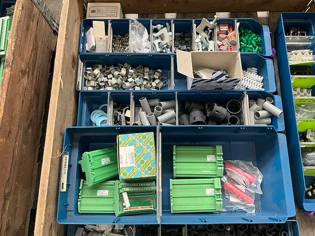 Partij installatiemateriaal - afbeelding 2 van  3