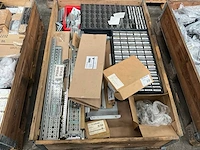Partij installatiemateriaal - afbeelding 1 van  6