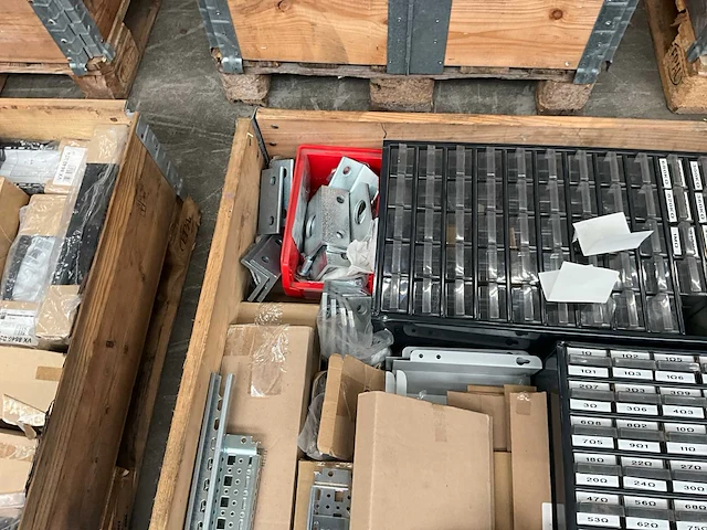 Partij installatiemateriaal - afbeelding 6 van  6