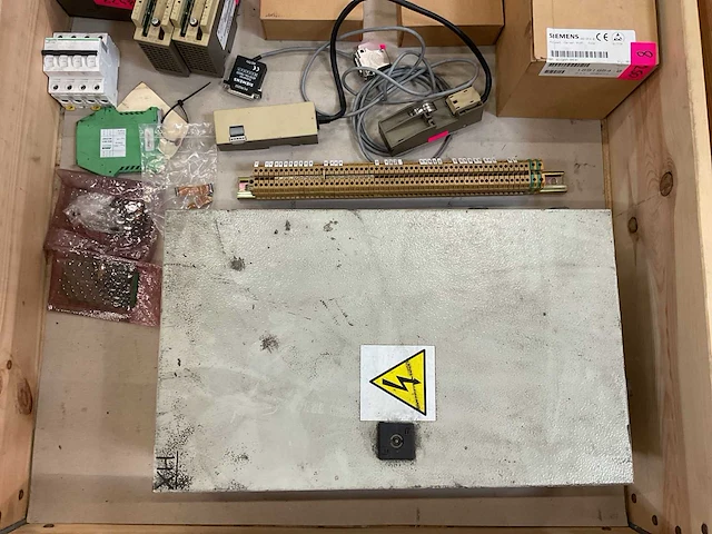 Partij installatiemateriaal - afbeelding 1 van  2