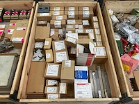 Partij installatiemateriaal - afbeelding 1 van  12