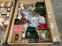 Partij installatiemateriaal - afbeelding 1 van  3