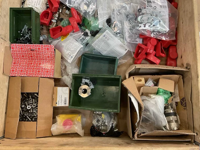 Partij installatiemateriaal - afbeelding 2 van  3