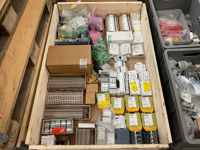 Partij installatiemateriaal - afbeelding 1 van  10