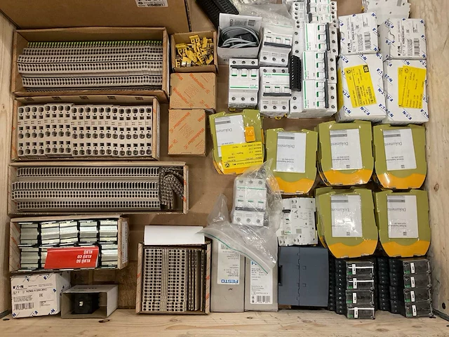 Partij installatiemateriaal - afbeelding 3 van  10