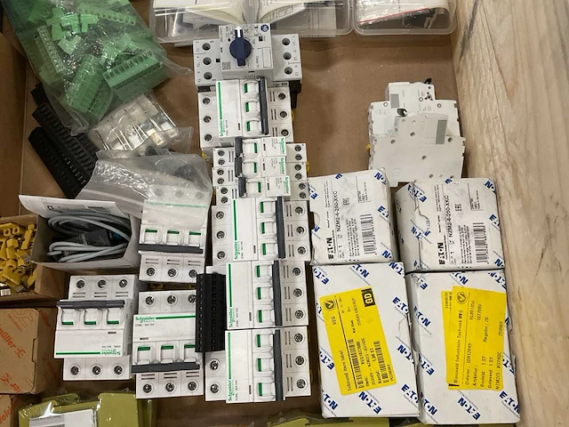 Partij installatiemateriaal - afbeelding 9 van  10