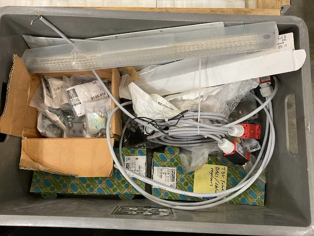 Partij installatiemateriaal - afbeelding 3 van  5