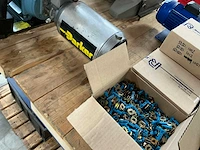 Partij installatiemateriaal - afbeelding 4 van  5