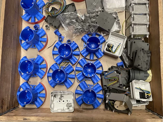Partij installatiemateriaal - afbeelding 2 van  4