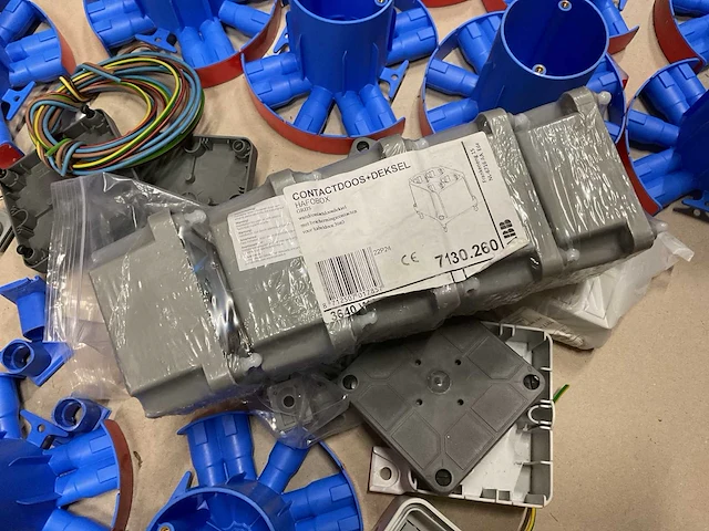 Partij installatiemateriaal - afbeelding 4 van  4