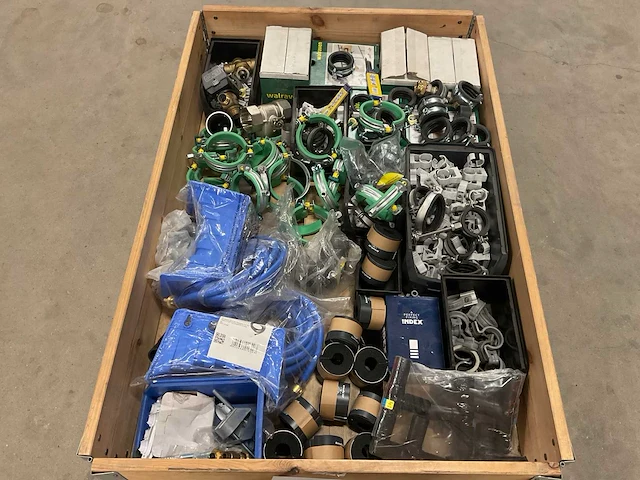 Partij installatiemateriaal - afbeelding 1 van  3
