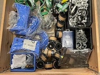 Partij installatiemateriaal - afbeelding 2 van  3