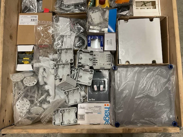 Partij installatiemateriaal - afbeelding 2 van  8