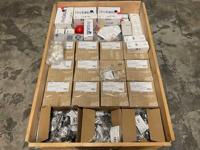Partij installatiemateriaal - afbeelding 1 van  8