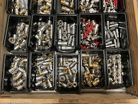 Partij installatiemateriaal - afbeelding 2 van  3