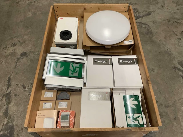 Partij installatiemateriaal - afbeelding 1 van  6