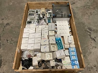 Partij installatiemateriaal - afbeelding 1 van  3