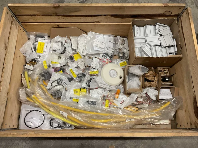 Partij installatiemateriaal - afbeelding 1 van  5