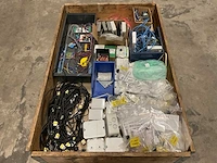 Partij installatiemateriaal - afbeelding 1 van  3