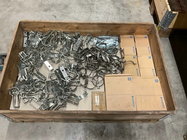 Partij installatiemateriaal - afbeelding 1 van  5