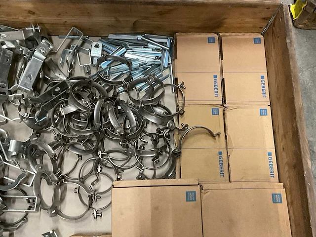 Partij installatiemateriaal - afbeelding 2 van  5