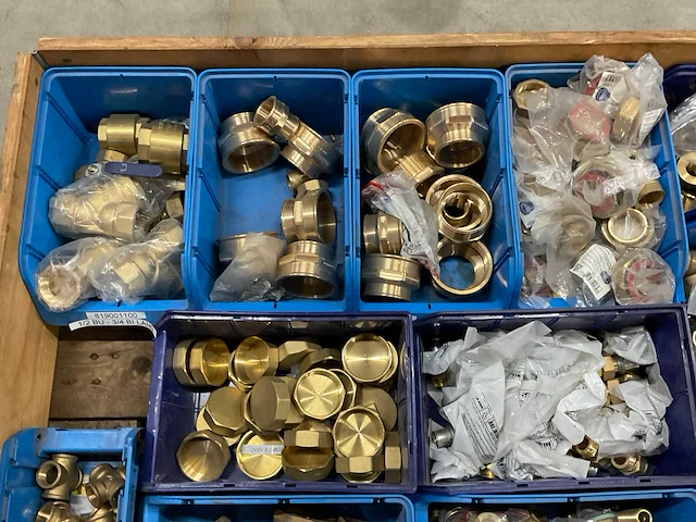 Partij installatiemateriaal - afbeelding 2 van  5
