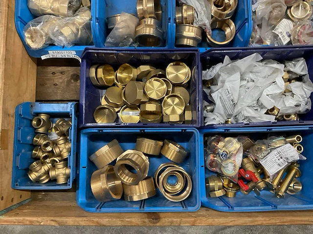 Partij installatiemateriaal - afbeelding 3 van  5