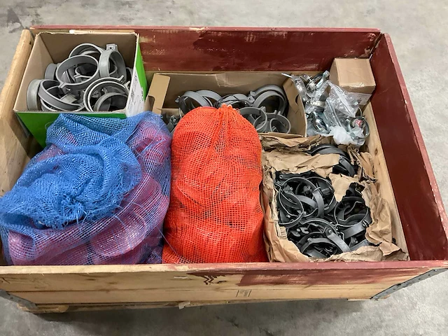 Partij installatiemateriaal - afbeelding 1 van  5