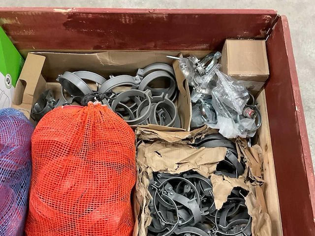Partij installatiemateriaal - afbeelding 2 van  5